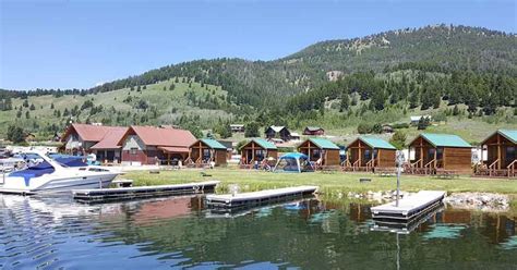 Yellowstone Holiday RV Campground and Cabins。